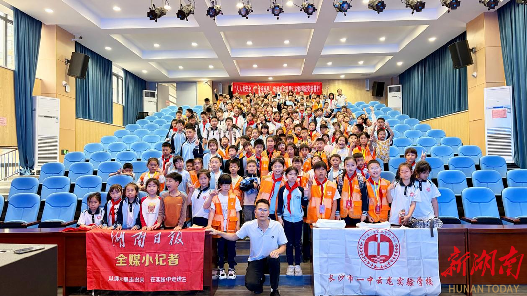 “人人讲安全，个个会应急”——株洲市地震局5·12防震减灾科普行