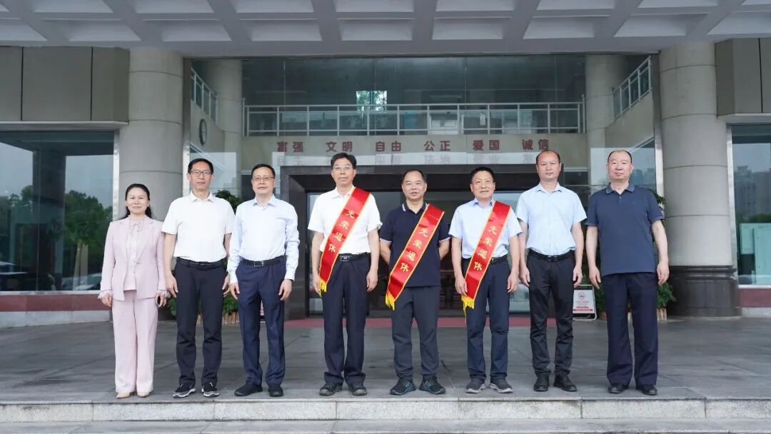 株洲市厅级领导干部荣誉退休仪式举行