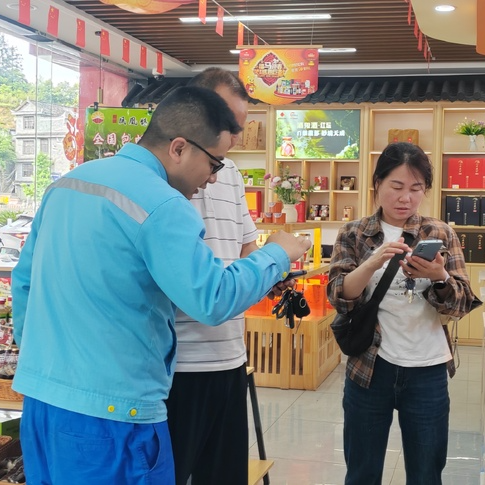 从“加油”到“加文化”，他们把湘西故事加进油箱里……