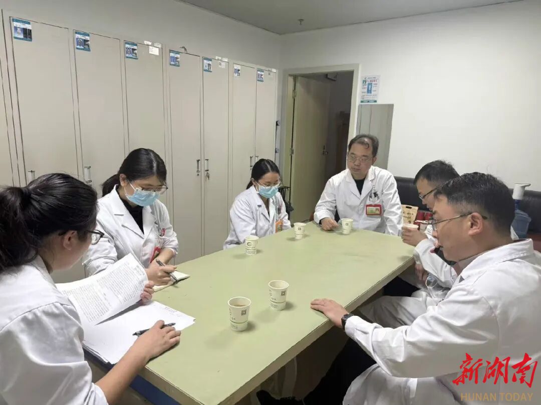 化疗中突发急腹症！白血病少年在湘潭市中心医院闯过一关