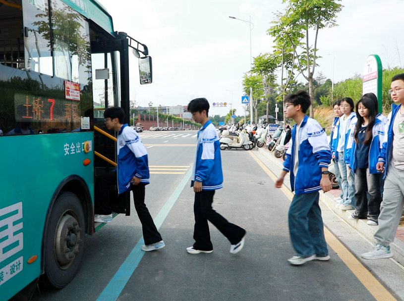 汝城：公交延伸解民忧 畅通学子“求学路”