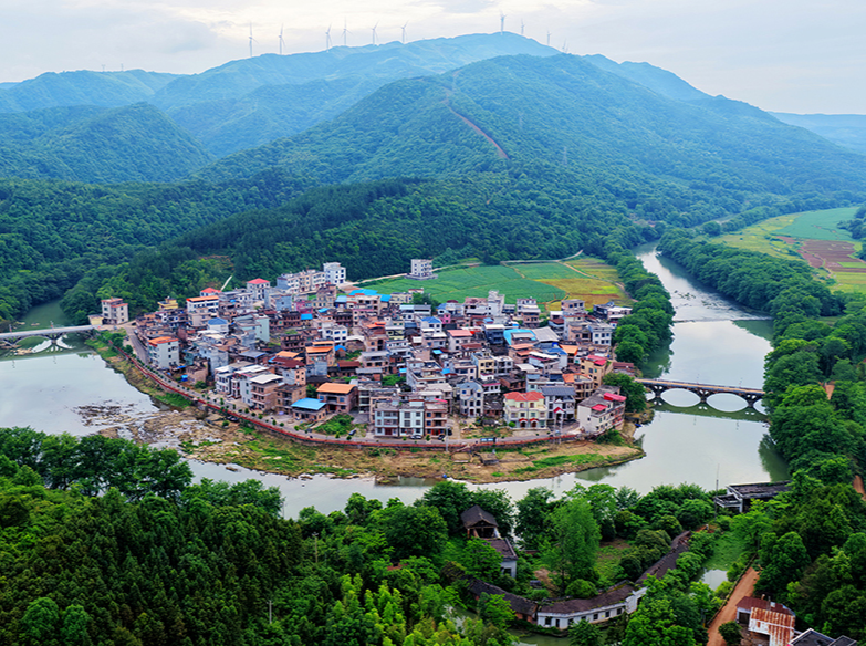 “玉带 ”绕乡村