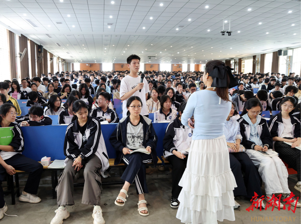 新田一中开展高考减压活动助力高三学子轻松备考
