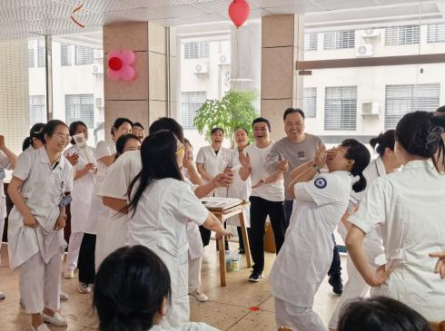 攸县倡导“零压力”过节：把节日还给护士，把快乐还给“天使”