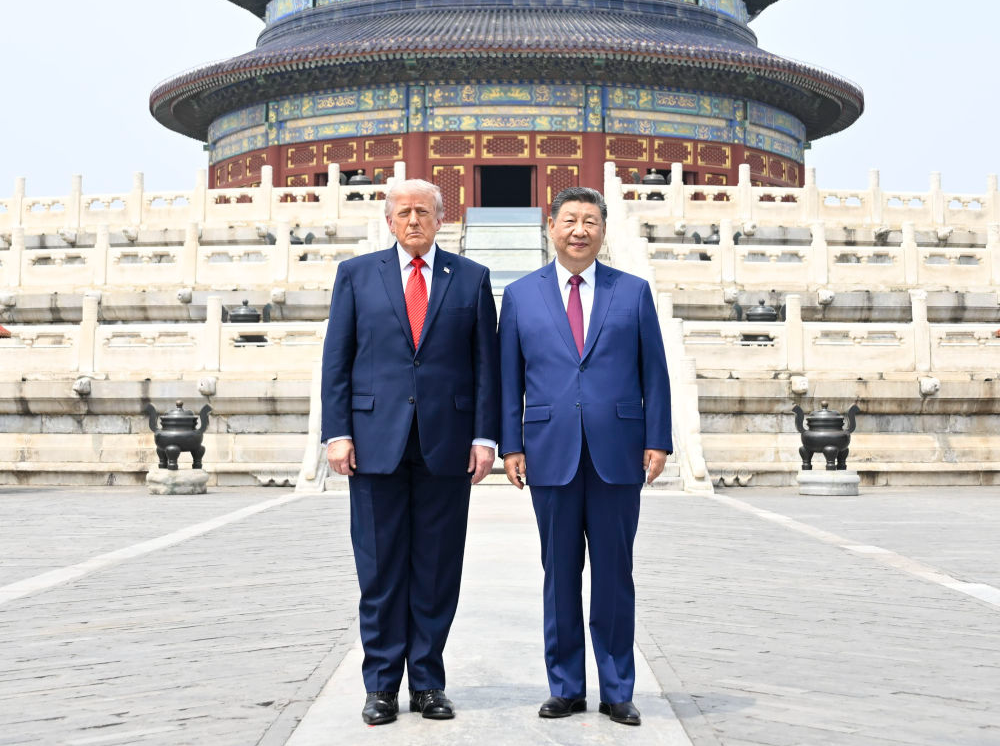 习近平同美国总统特朗普参观天坛