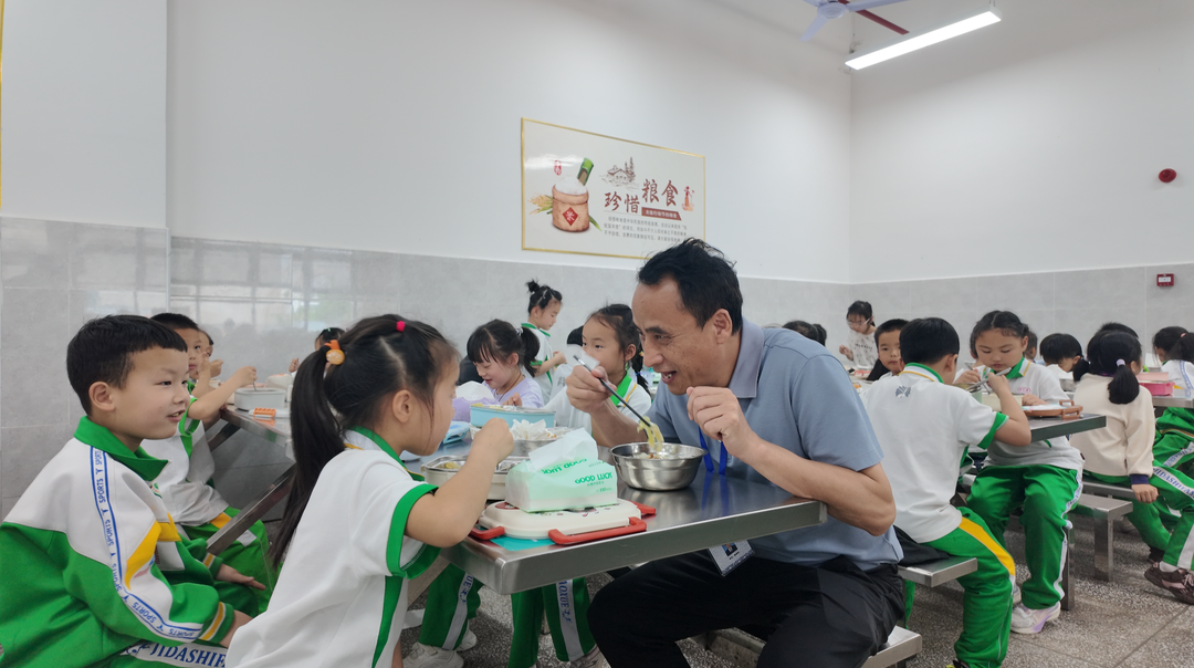 “妈妈食堂”吃得安心@湖南日报