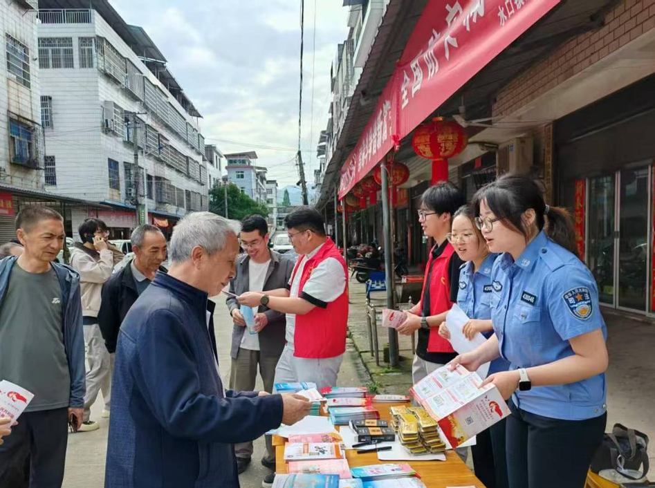 集市送法，“典”亮生活——炎陵县司法局开展民法典宣传月活动