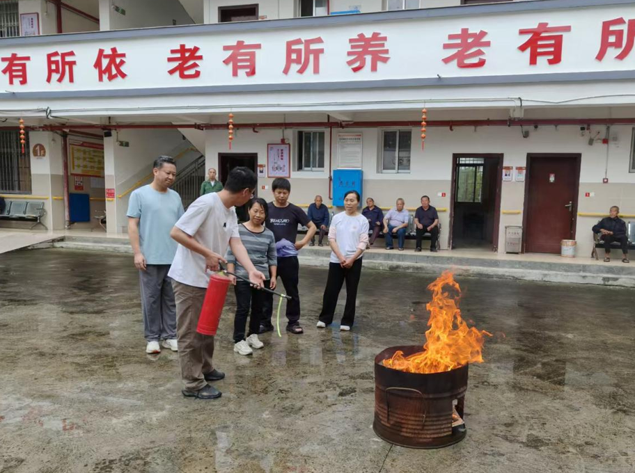 炎陵县水口镇：人大代表进敬老院，手把手拉起“防火网”