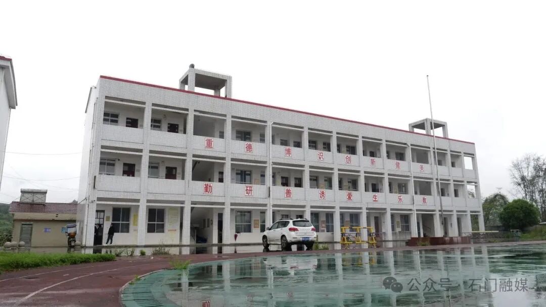 闲置校舍“活”起来！石门所街织就致富新产业