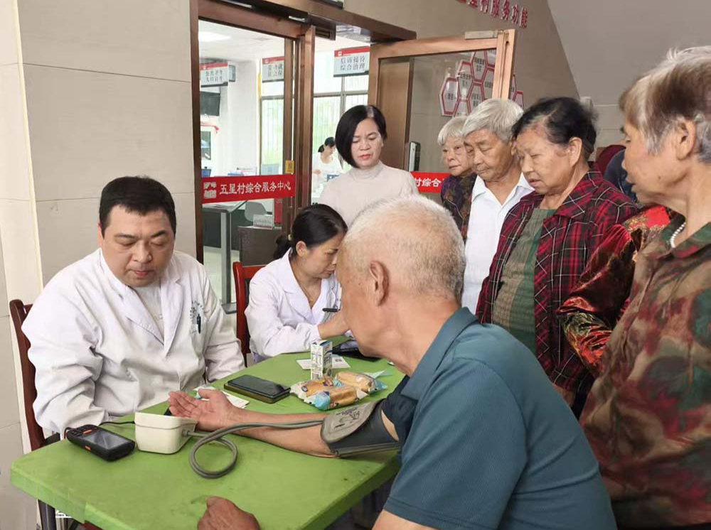 免费体检、专家义诊，雁峰区黄茶岭街道第二社区卫生服务中心暖心服务惠及村民