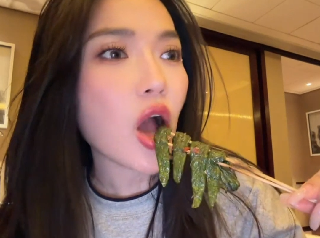 歌手庄心妍爱上常德夜宵化身“深夜吃播” 直赞“湖南美食基本不踩雷”