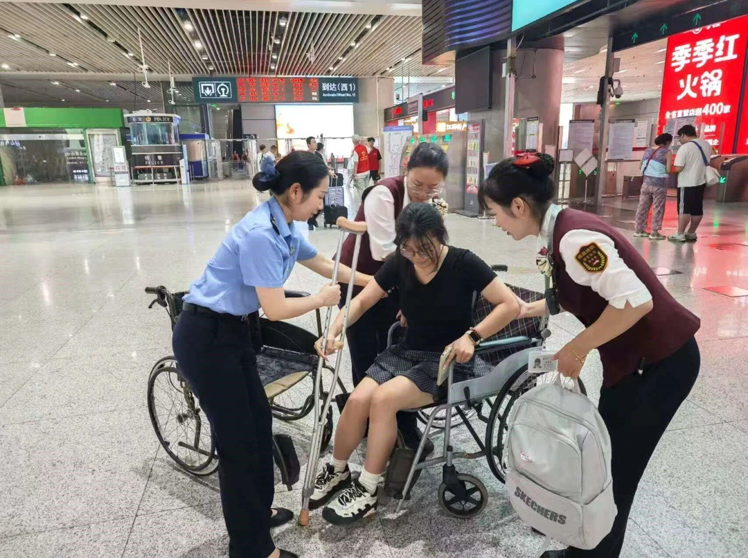 全程护航不缺位！这些旅客火车出行别忘提前预约