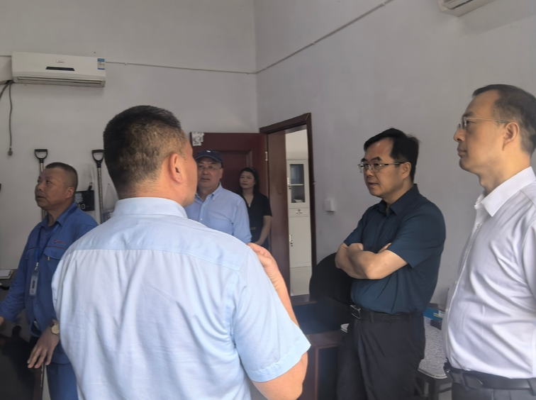 省工信厅到张家界市开展民爆行业安全生产包保督导检查