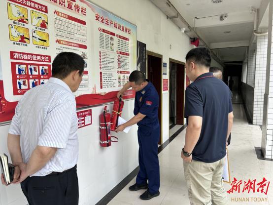 张家界市人社局联合市消防救援支队对湖南旅游技师学院开展安全生产隐患排查
