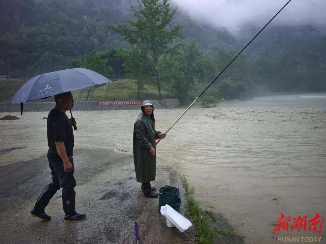迎战汛情丨凉水口镇：闻 “汛” 而动守土尽责 全镇上下全力以赴筑牢 “安全堤”