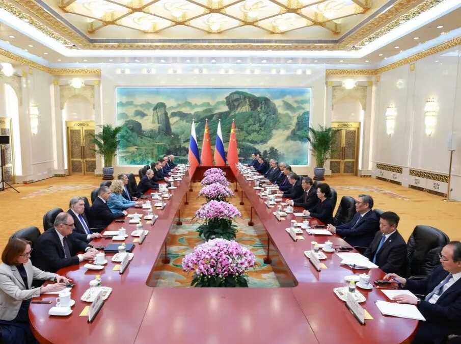 普京：一日不见如隔三秋 很高兴见到习主席