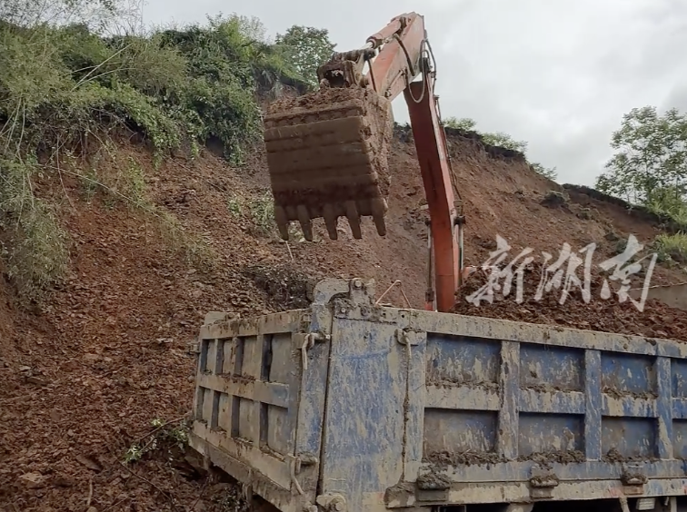 记者在一线⑬｜壶瓶山镇至东山峰路段抢通成功！