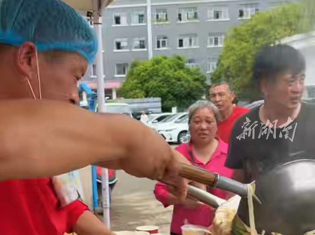 记者在一线㉕｜河南神鹰救援队驰援石门：家乡烩面，情暖灾区