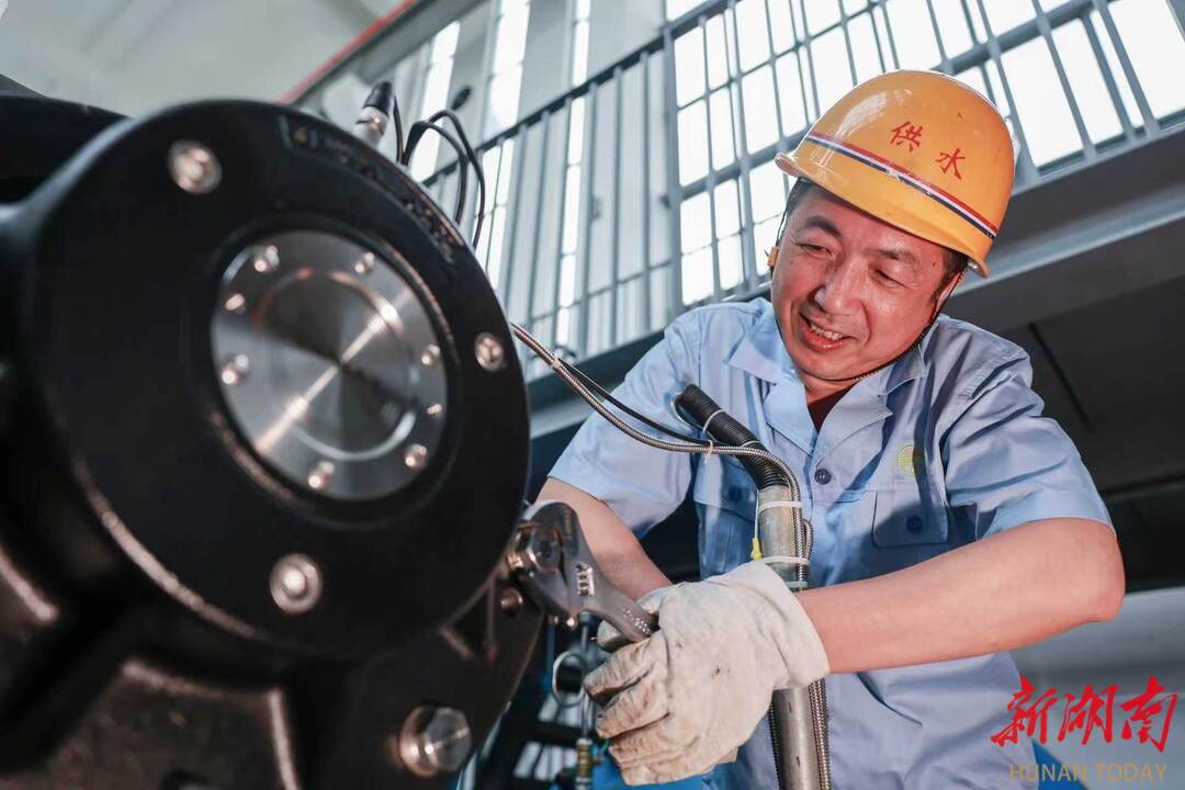 三十八载匠心守护城市清泉——记2026年“湖南省五一劳动奖章”获得者向敬东