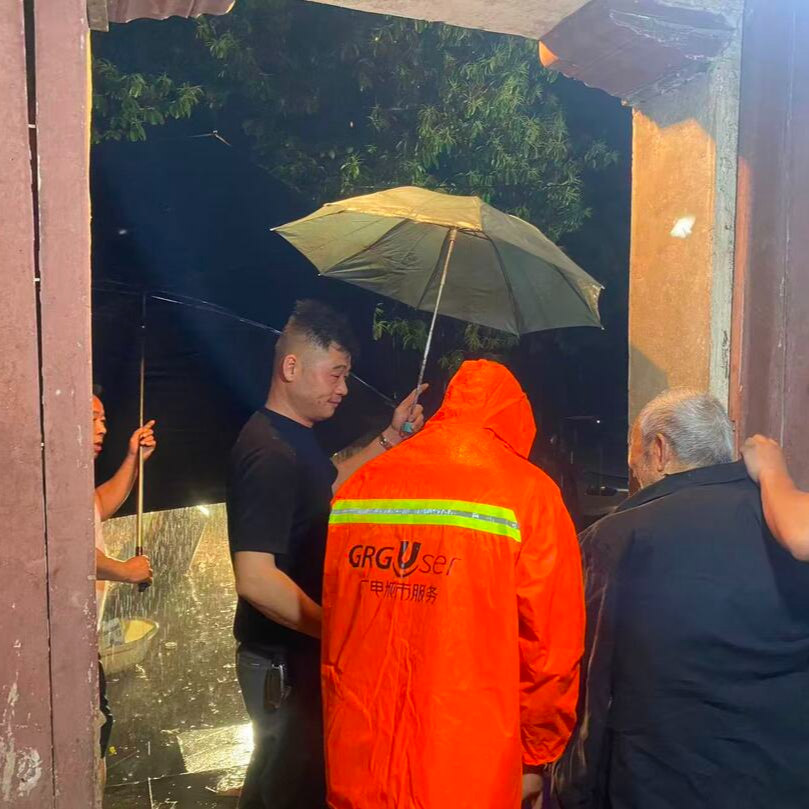 雨夜保卫战！雨湖区鹤岭镇晶鑫村紧急转移群众17户32人