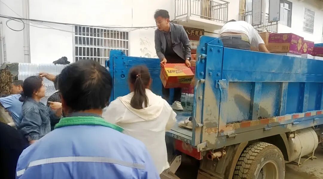 迎战汛情丨慈利县多支民间力量筹集生活物资驰援石门灾区