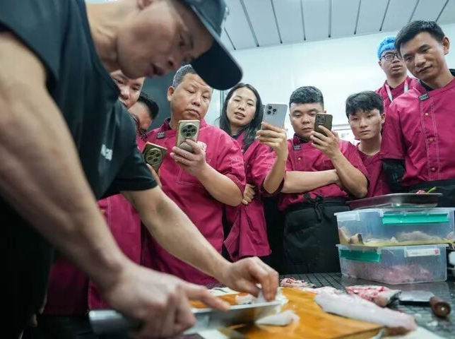 烧烤学院第一届学生毕业了！你馋了吗？