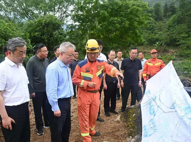 沈晓明赴石门县看望慰问受灾群众和抢险救援人员