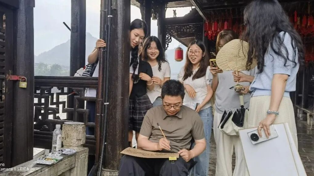 丹青绘湘西 墨韵写强音——中国美协“深入生活、扎根人民”大采风活动走进湘西