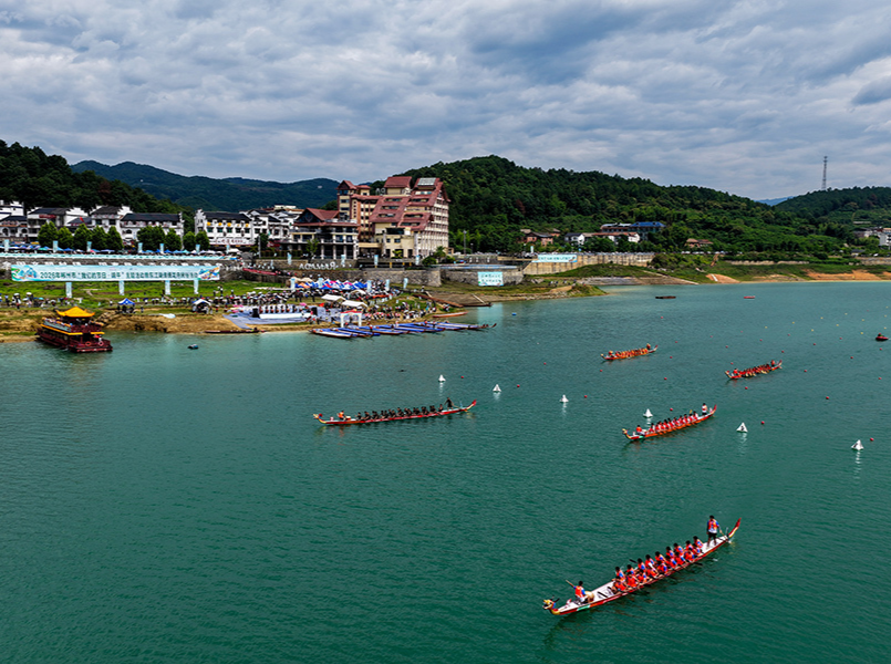 東江湖上龍舟競技