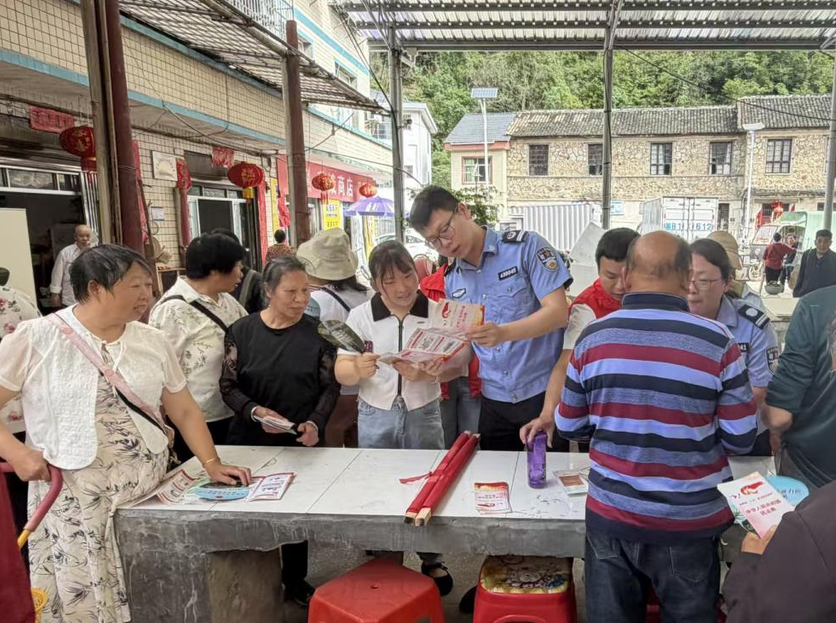 炎陵县策源乡：民法典宣传月·“典”亮生活 法护万家