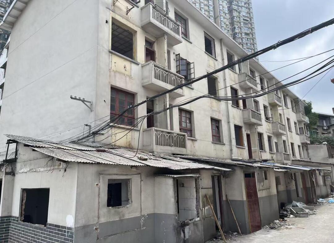 危房变安心家园！裕南街街道三栋碑小区120户居民回迁新居