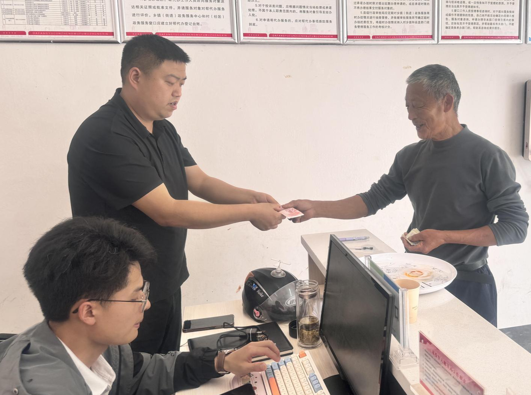 石门县罗坪乡乡亲众筹70万元善款物资助邻镇灾区重建