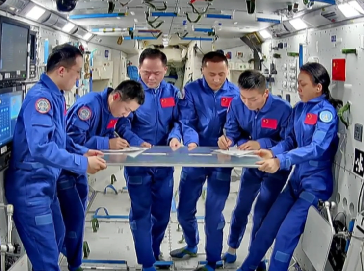 太空“换班”完成！准备回家！