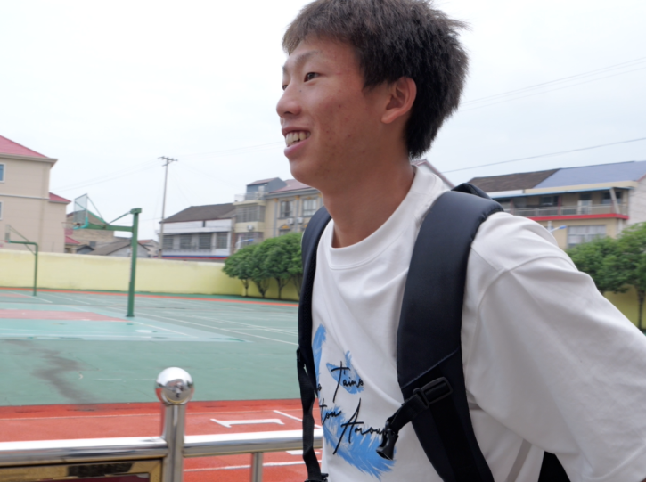 石门抗洪少年舒梽高，重返校园！