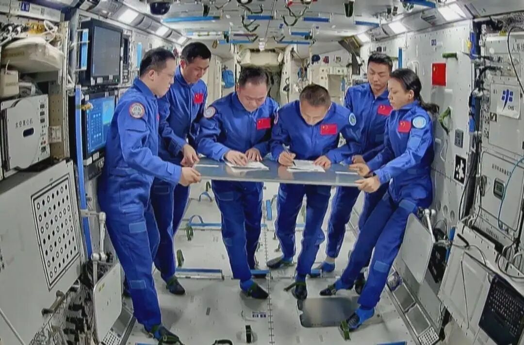 即将回家的神舟二十一号乘组，刷新中国航天员多项纪录