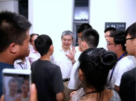 “中国这么大一个国家，怎么能没有自己的CPU呢？”