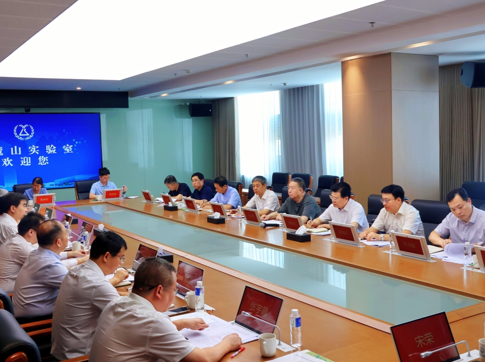 毛万春调研国家中药材种质资源库建设工作