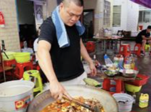 一餐热饭，是灾难里最温柔的力量
