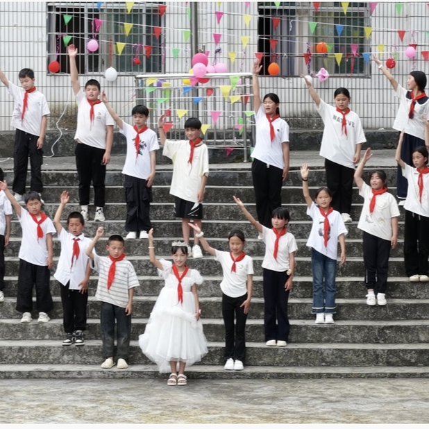 这份“六一”礼物很特别！他们走进山村小学陪孩子们过节