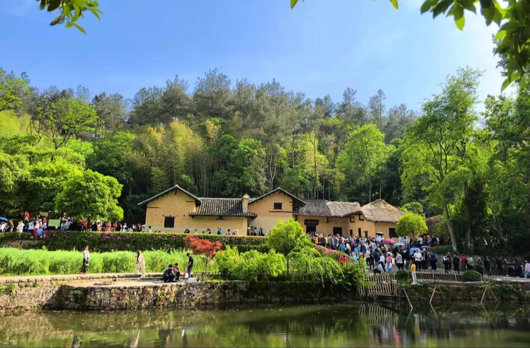 韶山交通执法部门全力护航旅游研学路