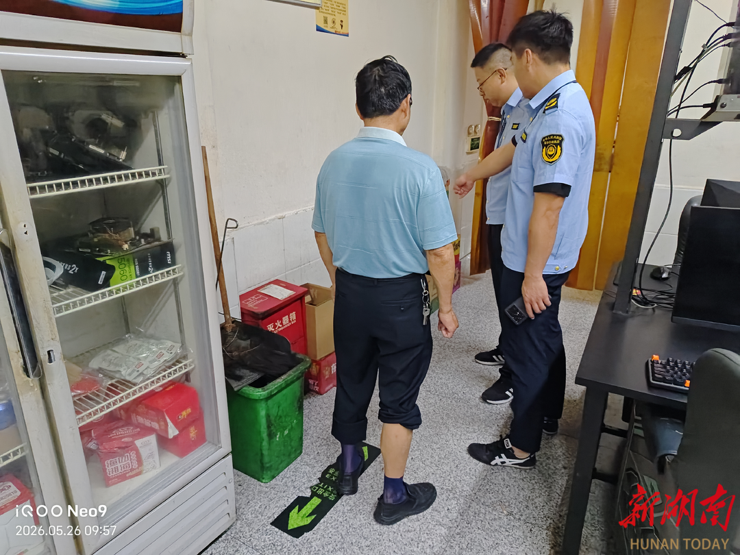 大通湖区河坝镇检查娱乐场所安全生产，排查出8处安全隐患、现场整改4处