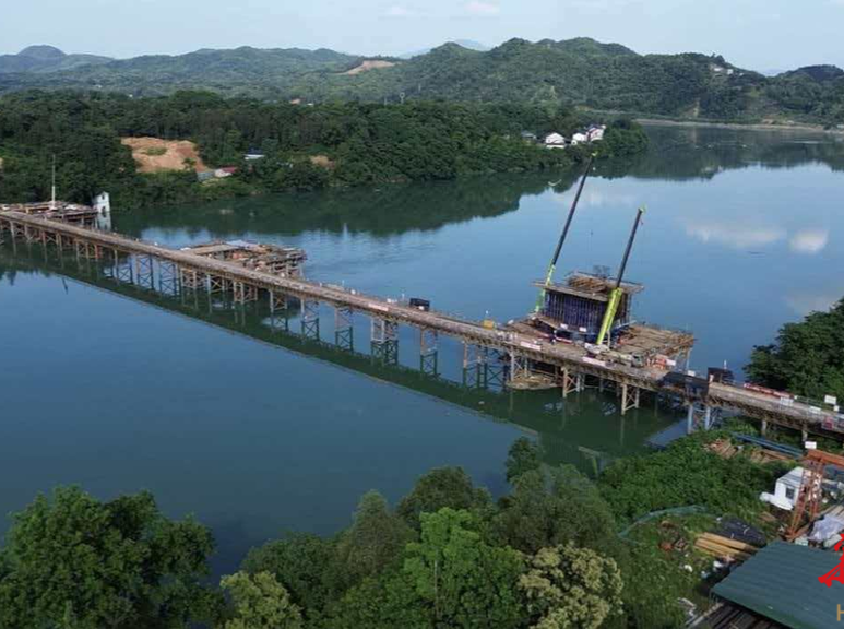 桃江大栗港资江大桥建设进入新阶段：由水下桩基、墩台施工正式转向上部箱梁主体攻坚