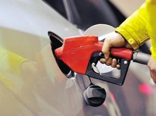 油价今晚下调 加满一箱油能少花20.5元