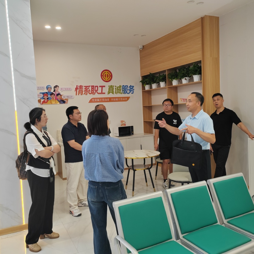 户外劳动者的“温馨港湾”加速落地！他们实地指导爱心驿站建设