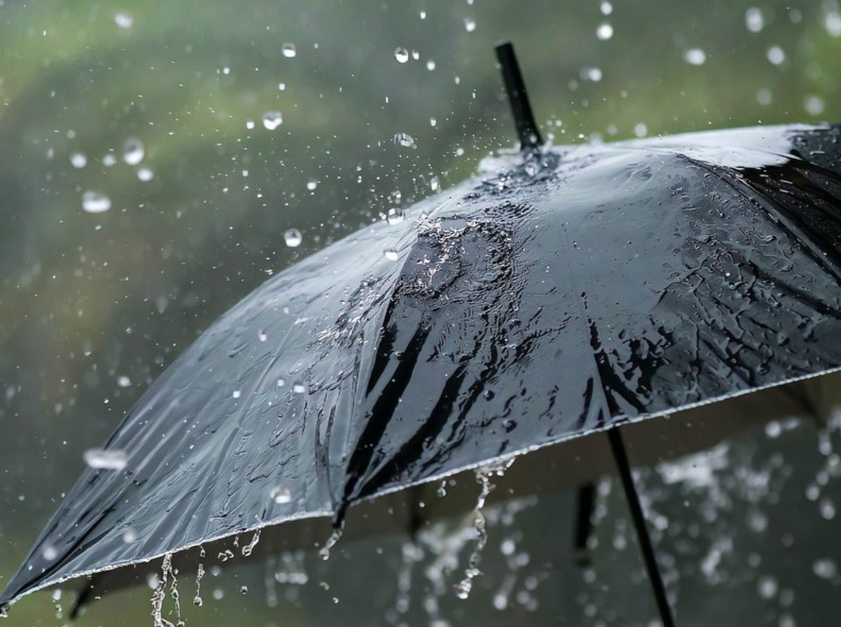 @各位考生及家长 高考期间汉寿遭遇较强降雨，出行备好雨具，从容赴考