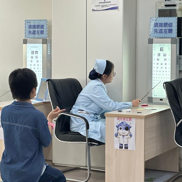 爱眼日丨哺光仪能替代户外活动吗？儿童护眼别盲目跟风