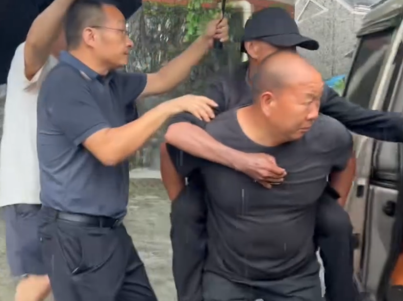 桂花树下的不眠坚守