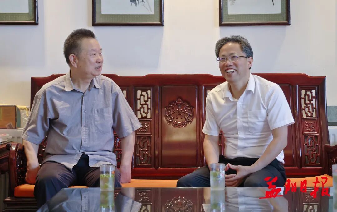 向世聪走访看望老同志