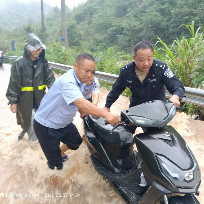 暴雨突袭！他们敲响了每扇门，紧急转移21户49人