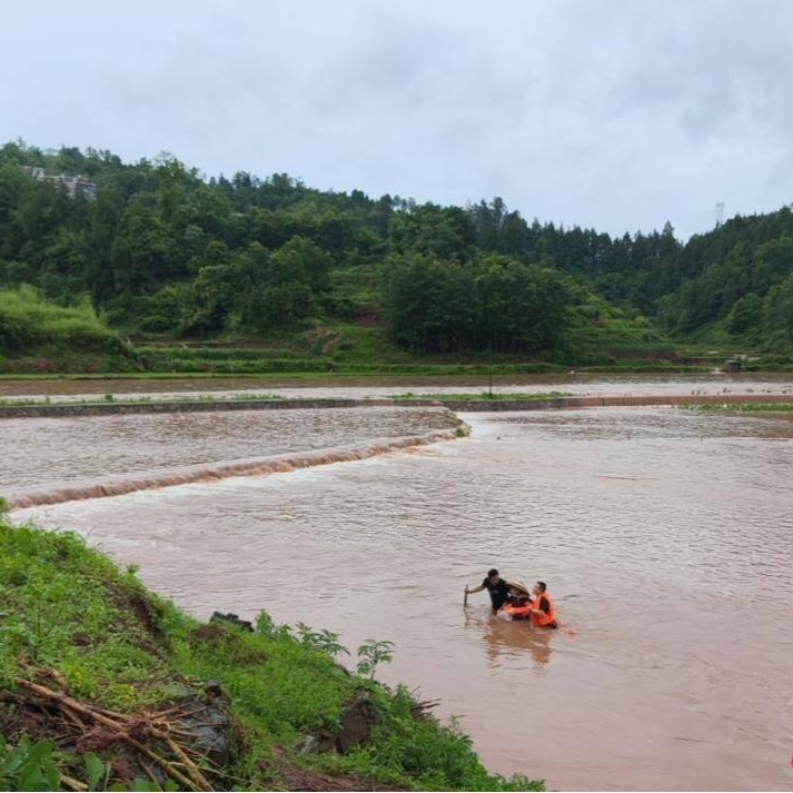暴雨中的生命救援 ——麻阳板栗树乡全力迎战强降水